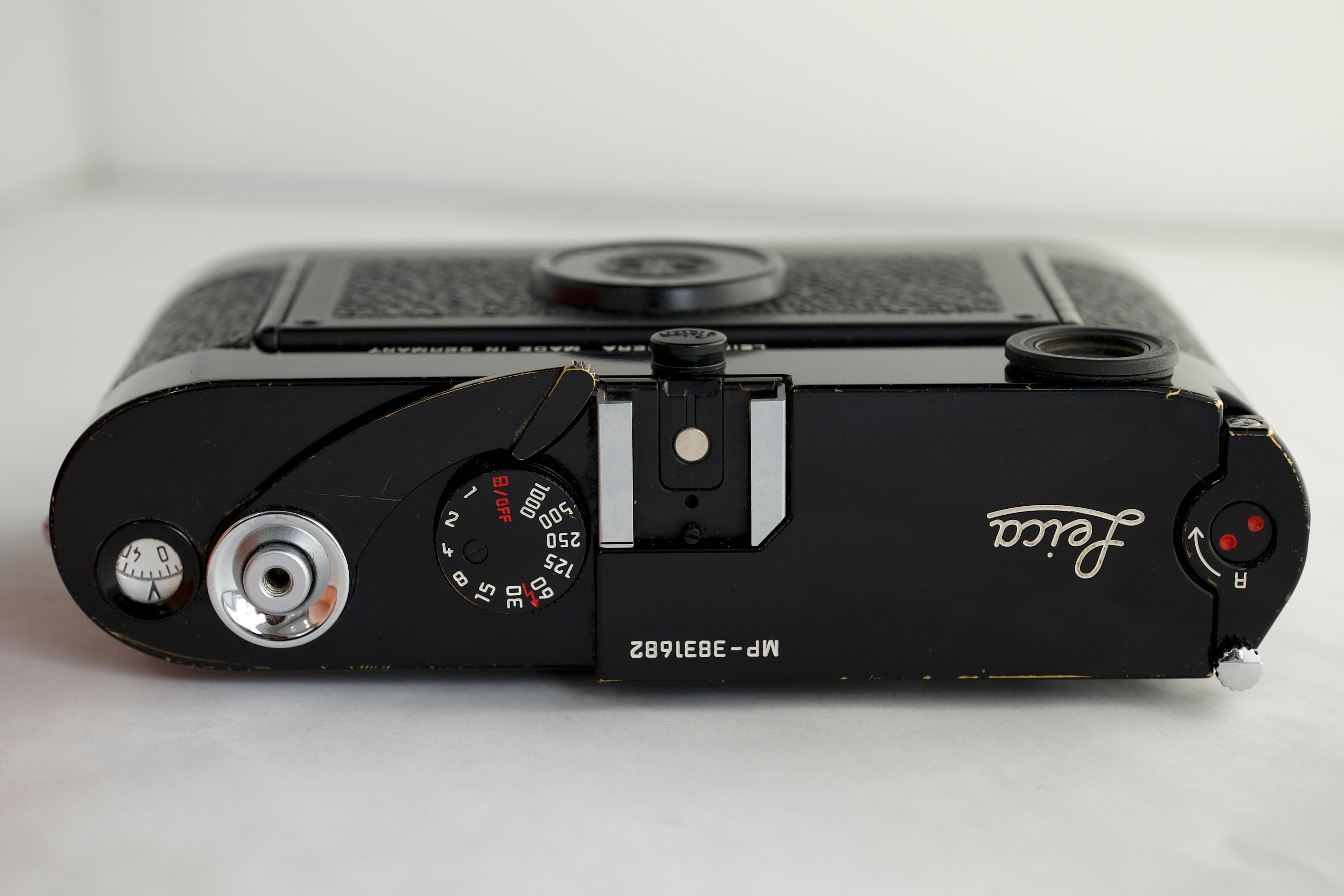 Pre-Owned Signed Original Leica MP 0.72 Black w/Vit