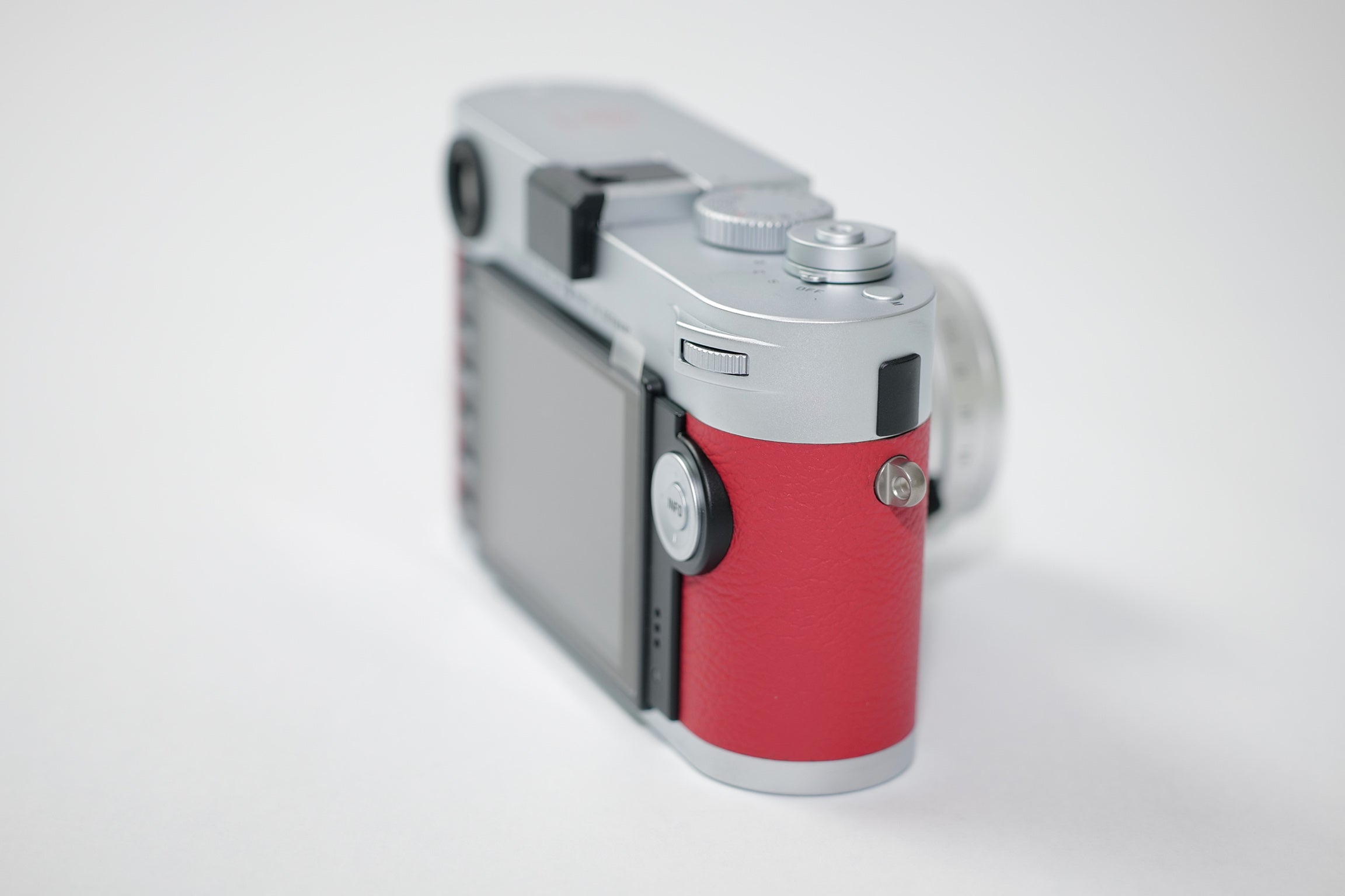 Pre-Owned Leica M-P (TYP 240) 35MM F/2 Lens 10915 (CANADA EDITION)