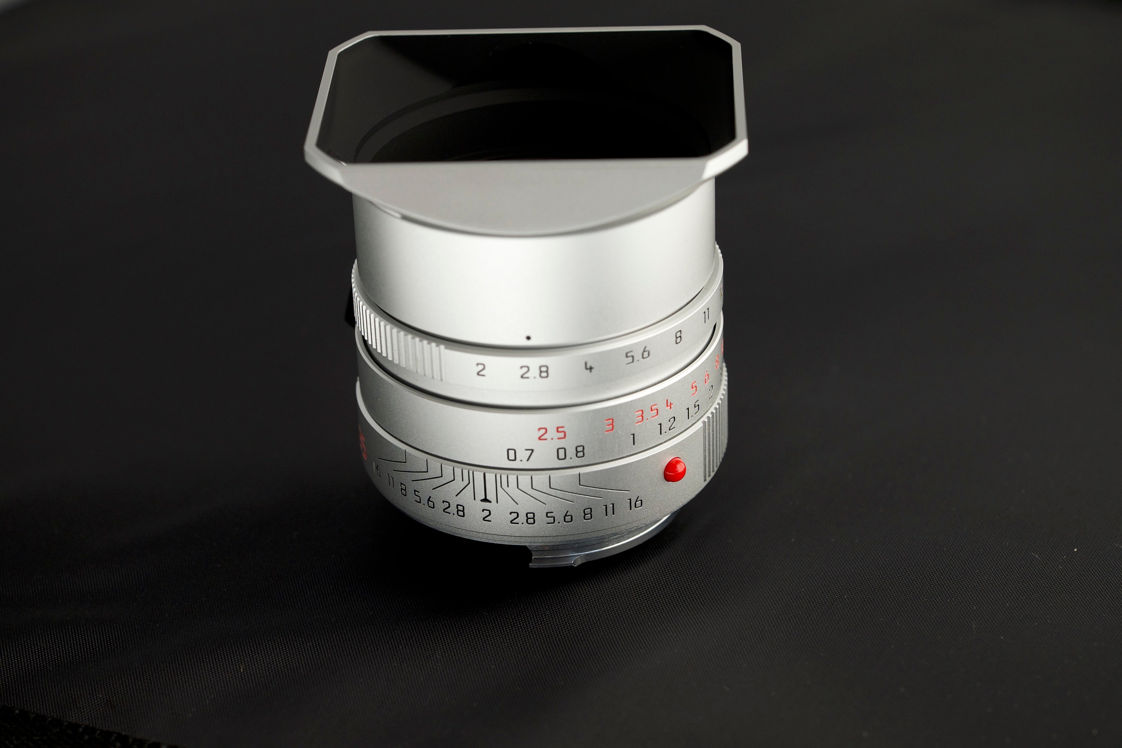 Pre-Owned Leica Summicron-M 35mm f/2 ASPH Lens (Silver)