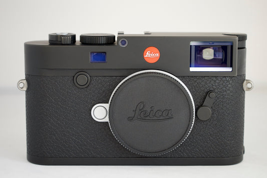 Pre-Owned Leica M10-R Rangefinder Camera (Black Chrome)