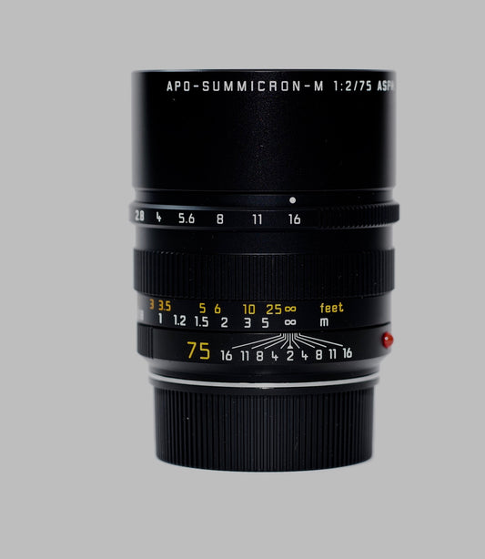 Pre- Owned Leica APO-Summicron-M 75mm f/2 ASPH. Lens (Black)